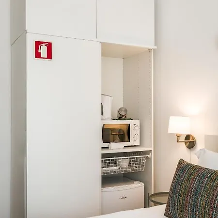 Essence 招待所 3*